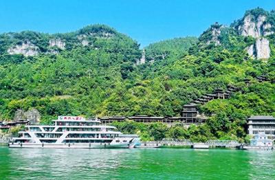 48艘游轮驻扎200公里三峡 